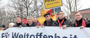 Für Weltoffenheit. Parteiübergreifende Gegendemo am Samstagmorgen.