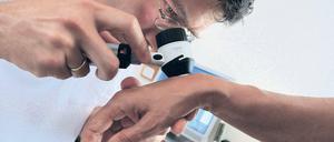 Endlich da. Wer zum Hautarzt will, braucht Zeit und Geduld.