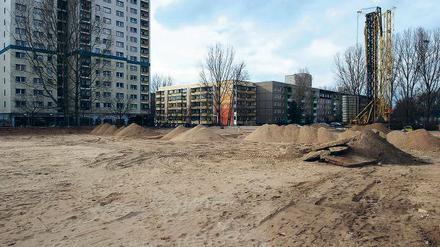 Versorgung vor der Haustür: Besonders die Bewohner des Hochhauses am Schilfhof haben lange auf den Supermarkt warten müssen. Nun ist es bald soweit.