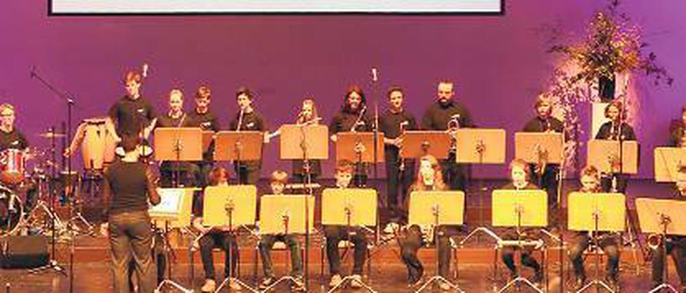 Swingende Rhythmen. Die Bigband Hermannswerder spielt auf.