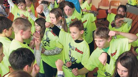 Voller Einsatz. Proben für „Fritz en France“ in der Aula der Goetheschule. Kostüme gibt es dann in Versailles.