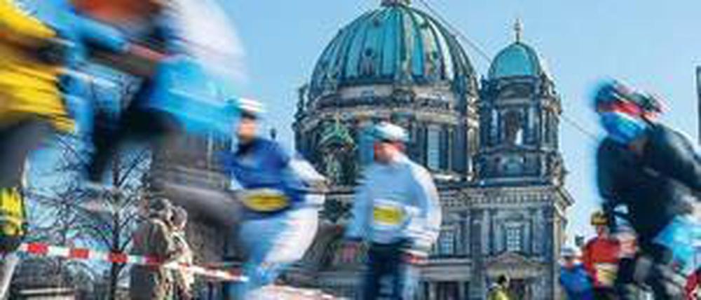 Ein tragischer Todesfall hat den 33. Berliner Halbmarathon überschattet.