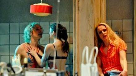 Immer mehr Träume und Illusionen zerplatzen, immer trauriger werden die Menschen: "Alle sechzehn Jahre im Sommer" im Hans Otto Theater.