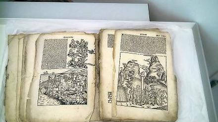 Höchste Zeit. Die stark geschädigte Schedelsche Weltchronik.