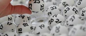 Hatte ein glückliches Händchen: Ein Lottospieler aus Brandenburg hat knapp zwei Millionen Euro gewonnen.