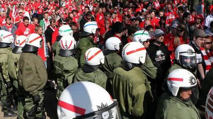 Sicherheit beim FC Energie Cottbus? Ein Cottbuser Kriminalpolizist steht jetzt wegen Verbindungen zum Sicherheitschef des Vereins unter Korruptionsverdacht.