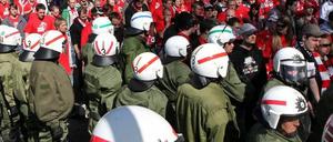 Sicherheit beim FC Energie Cottbus? Ein Cottbuser Kriminalpolizist steht jetzt wegen Verbindungen zum Sicherheitschef des Vereins unter Korruptionsverdacht.