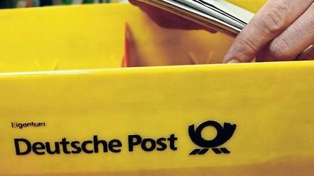 Aus der Kiste bedient? Ein Potsdamer Briefträger soll Sendungen nicht zugestellt, sondern selbst behalten haben.