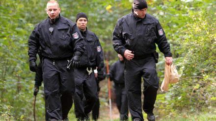 Zu allein auf weiter Flur: Polizeibeamte in Brandenburg.
