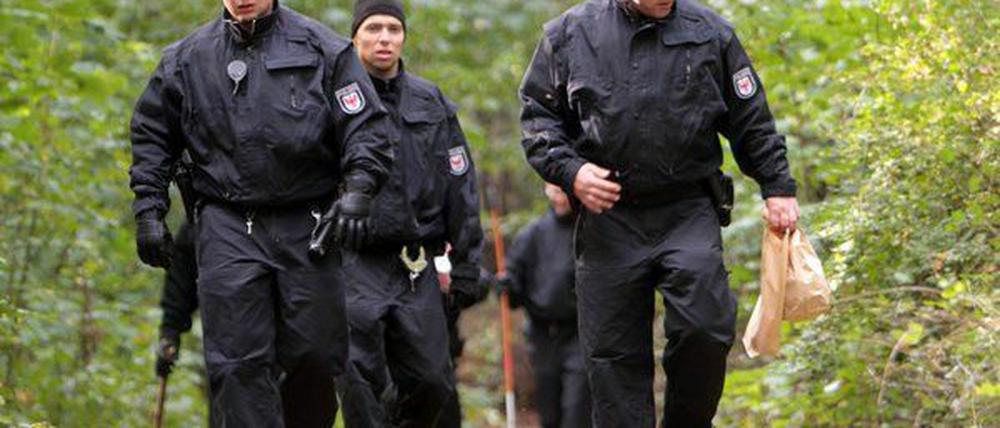 Zu allein auf weiter Flur: Polizeibeamte in Brandenburg.