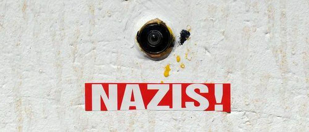 Weiter im Visier des brandenburgischen Verfassungsschutzes: Nazis.