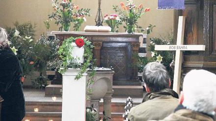 „Ich bin kein Opfer.“ Trauerfeier für Bob Bahra in Bornstedts Kirche.