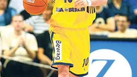 Titelfigur. 2003 traf Berlins Spielmacher Mithat Demirel zum Pokalsieg.