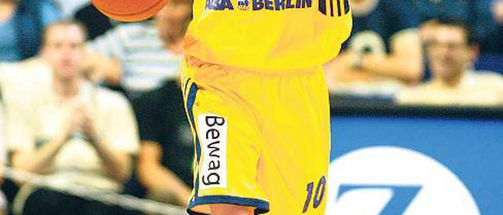 Titelfigur. 2003 traf Berlins Spielmacher Mithat Demirel zum Pokalsieg.