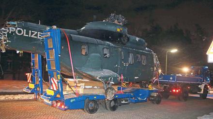 Das Ende. Abtransport auf einem Tieflader des Technischen Hilfswerks.