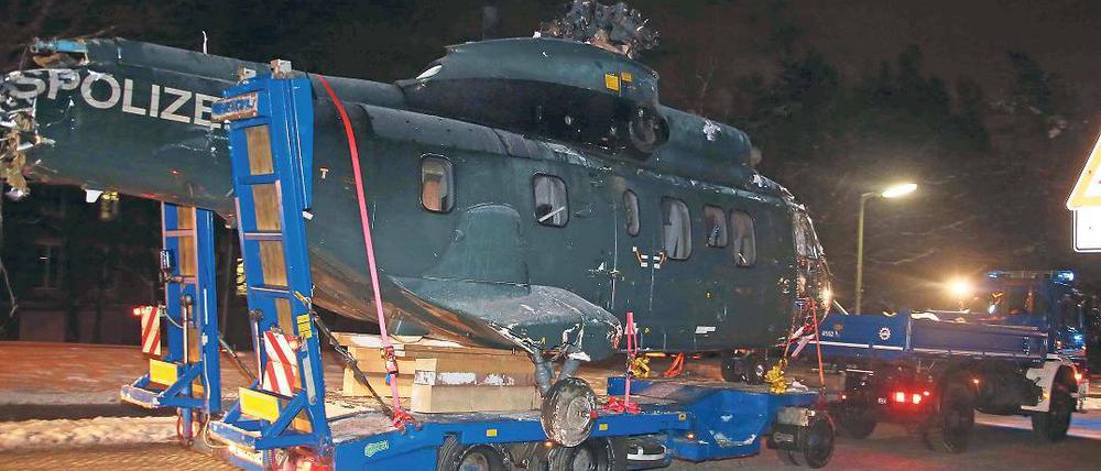 Das Ende. Abtransport auf einem Tieflader des Technischen Hilfswerks.