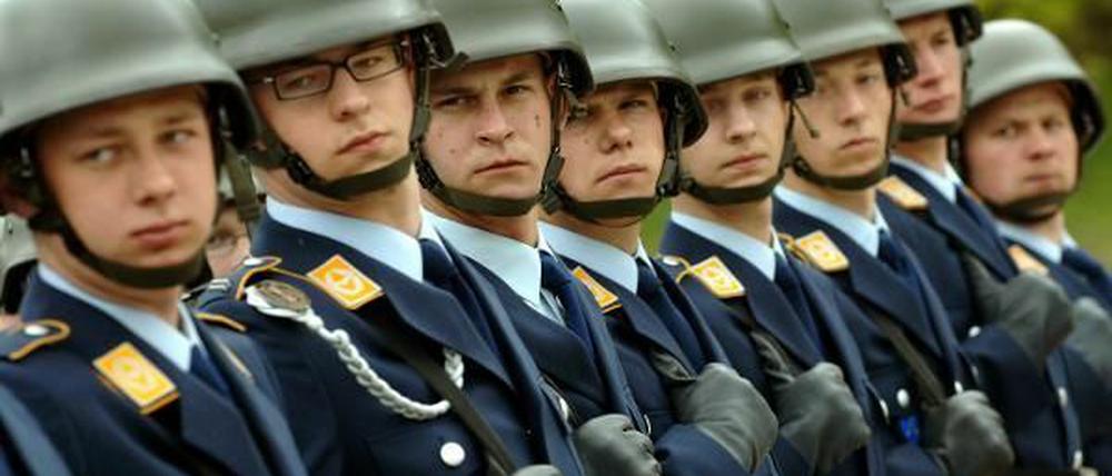 Sollen nach Auslandseinsätzen keine Medaille bekommen - zumindest, wenn es nach der Fraktion der Linken geht: Soldaten des 4. Luftwaffenausbildungsregiments im brandenburgischen Strausberg.