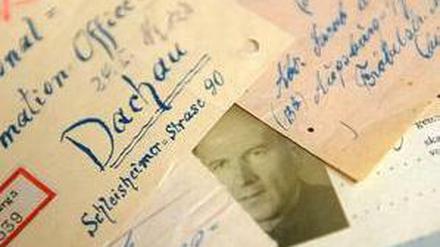 Individuelle Unterlagen eines Häftlings aus dem Konzentrationslager Dachau. Etwa 30 Millionen Dokumente werden vom Internationalen Suchdienst (ITS) in Bad Arolsen (Hessen)... -