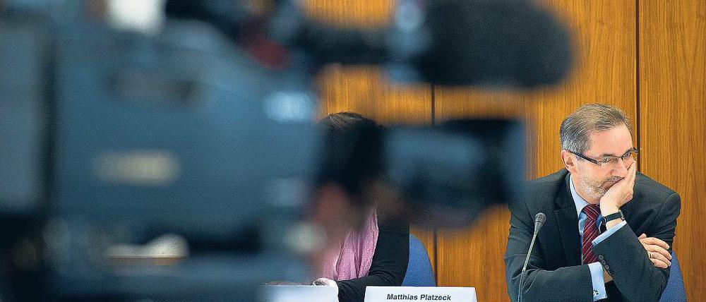 Überraschungsgast. Ministerpräsident Matthias Platzeck (SPD) kam selbst in den Hauptausschuss des Landtages, um die Schnitt-Affäre zu klären.