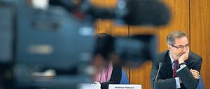 Überraschungsgast. Ministerpräsident Matthias Platzeck (SPD) kam selbst in den Hauptausschuss des Landtages, um die Schnitt-Affäre zu klären.