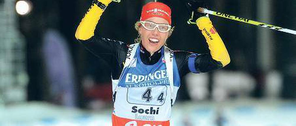 Eine lacht. Laura Dahlmeier gehört zu den Lichtblicken der Saison.