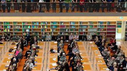 Mit mehrjähriger Verspätung sind die neuen Lesesäle der Berliner Staatsbibliothek der Öffentlichkeit übergeben worden.