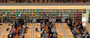 Mit mehrjähriger Verspätung sind die neuen Lesesäle der Berliner Staatsbibliothek der Öffentlichkeit übergeben worden.