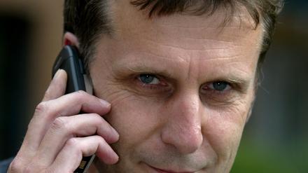 Ein Anruf mit Folgen: Der Regierungssprecher Thomas Braune hatte vor gut einem Jahr Einfluss auf einen rbb-Beitrag genommen.