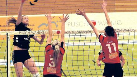 Überragend in Berlin. Lucia Fresco (links) erzielte im Spiel gegen den Köpenicker SC die meisten Punkte und wurde als „wertvollste Spielerin“ ausgezeichnet.