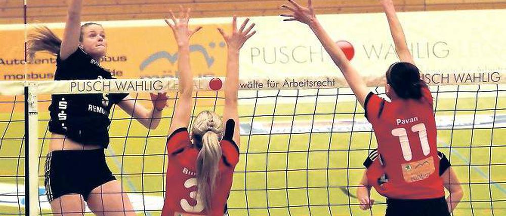 Überragend in Berlin. Lucia Fresco (links) erzielte im Spiel gegen den Köpenicker SC die meisten Punkte und wurde als „wertvollste Spielerin“ ausgezeichnet.