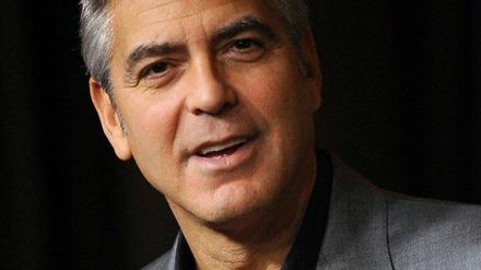 Den haut doch kein Schnupfen um: George Clooney dreht weiter in Babelsberg - trotz Hustentee.
