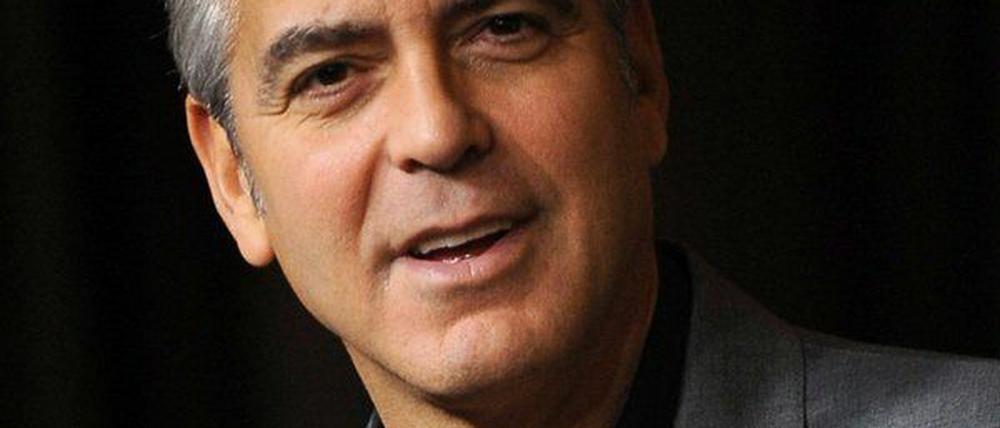 Den haut doch kein Schnupfen um: George Clooney dreht weiter in Babelsberg - trotz Hustentee.