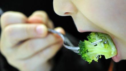 Lecker soll es sein, gesund auch: Das Schulessen. Beides ist aber nicht für rund 2,50 Euro zu haben.