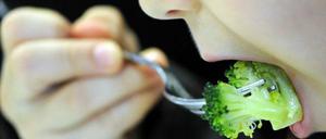 Lecker soll es sein, gesund auch: Das Schulessen. Beides ist aber nicht für rund 2,50 Euro zu haben.