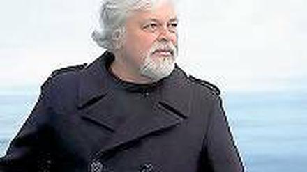 Wohl mit Schutzengel unterwegs. Der „Ökoterrorist“ Paul Watson.