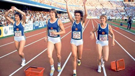 Auf Erfolg getrimmt. Die 4x100-Meter Staffel der DDR nach dem gewonnenen Finale der Leichtathletik-Weltmeisterschaften in Helsinki 1983: Silke Gladisch, Marita Koch, Marlies Göhr und Ingrid Auerswald (v.l.).