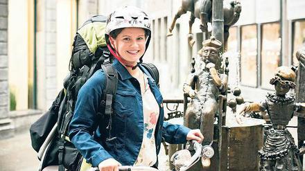 Radelnde Reporterin. In der ARD-Vorabendserie „Zwischen den Zeilen“ spielt die Potsdamerin Josephine Schmidt eine Aachener Lokalredakteurin, die Kriminalfälle löst.