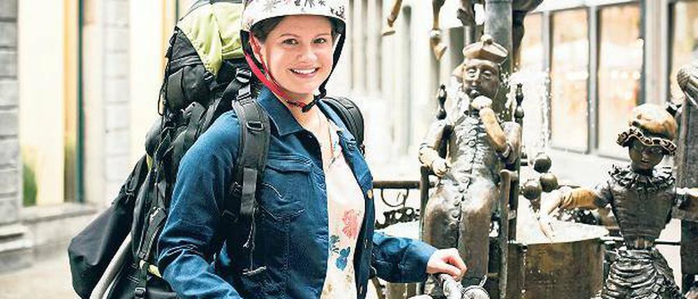 Radelnde Reporterin. In der ARD-Vorabendserie „Zwischen den Zeilen“ spielt die Potsdamerin Josephine Schmidt eine Aachener Lokalredakteurin, die Kriminalfälle löst.