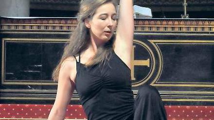 Konzentriert: Ruth Knaup tanzt am Sonntag in der Nikolaikirche.