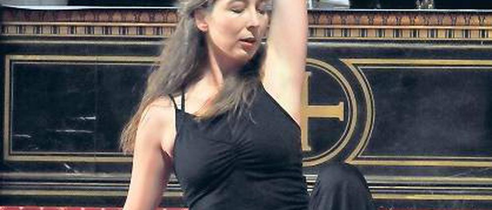 Konzentriert: Ruth Knaup tanzt am Sonntag in der Nikolaikirche.