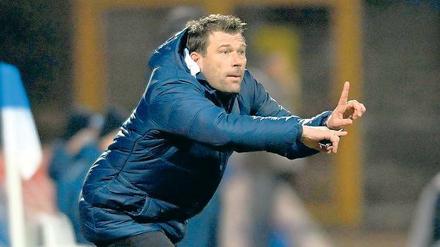 Trotz der Lage voller Zuversicht. SVB-Trainer Christian Benbennek wollte unter der Woche die nötige Lockerheit in die Köpfe seiner Spieler zurückbringen – eine wichtige Voraussetzung für einen Sieg in Aachen.