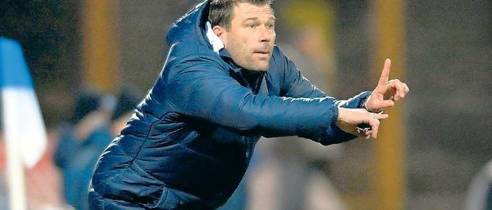 Trotz der Lage voller Zuversicht. SVB-Trainer Christian Benbennek wollte unter der Woche die nötige Lockerheit in die Köpfe seiner Spieler zurückbringen – eine wichtige Voraussetzung für einen Sieg in Aachen.