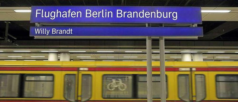 Etliche Male ist die S-Bahn schon Richtung BER-Flughafen gerollt, obwohl der gar nicht in Betrieb ist.