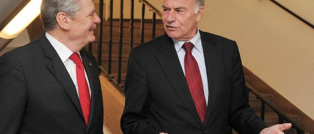 Joachim Gauck im Brandenburger Landtag, zusammen mit Landtagspräsident Gunter Fritsch.