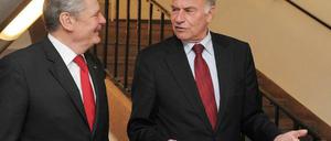 Joachim Gauck im Brandenburger Landtag, zusammen mit Landtagspräsident Gunter Fritsch.