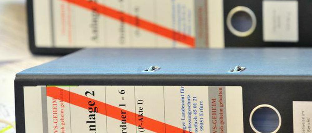 Ein Buch mit sieben Siegeln? Das Recht auf Akteneinsicht soll in Brandenburg gestärkt werden und einheitliche Rechtsgrundlagen für den Zugang zu Informationen von öffentlichen Stellen eingeführt werden, fordert die Datenschutzbeauftragte des Landes.