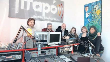 Umgezogen. Das Team vom Freien Radio Potsdam im neuen Studio.