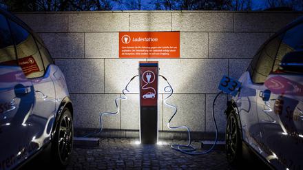 Die eigene E-Ladesäule wird vom Staat bezuschusst. 