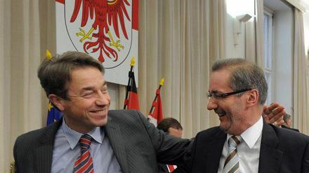 Sozialminister Günter Baaske (SPD) und sein Parteifreund Ministerpräsident Matthias Platzeck.