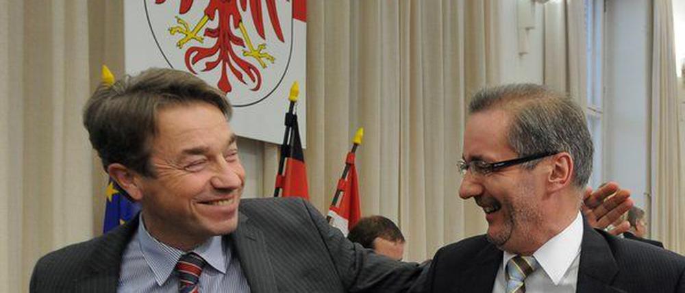 Sozialminister Günter Baaske (SPD) und sein Parteifreund Ministerpräsident Matthias Platzeck.